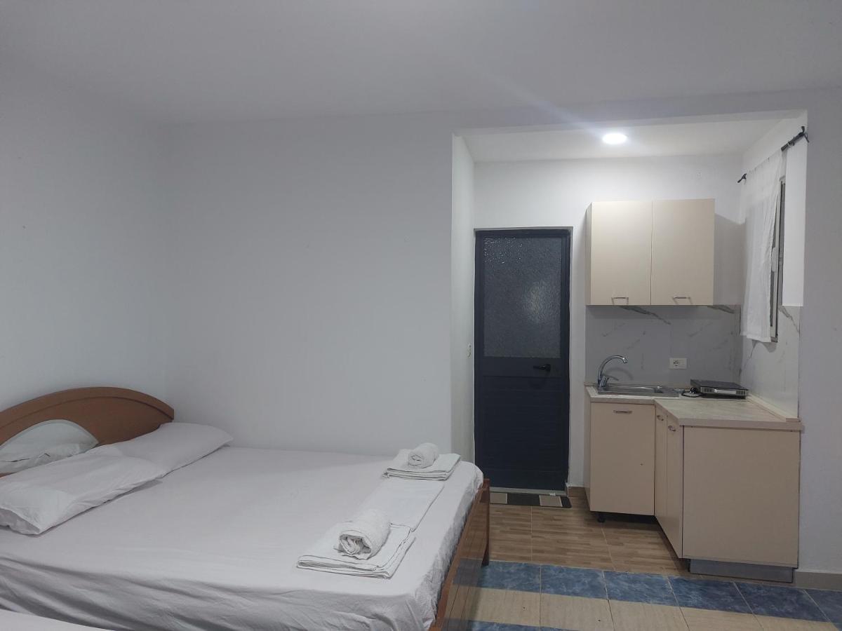 Vila Hyseni Durres Exterior photo
